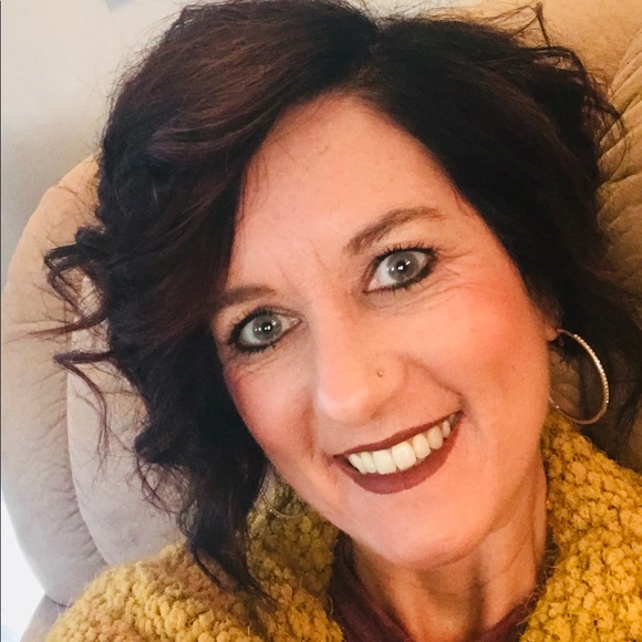 Meet your Posher, Tiffany - Picture 1 of 1